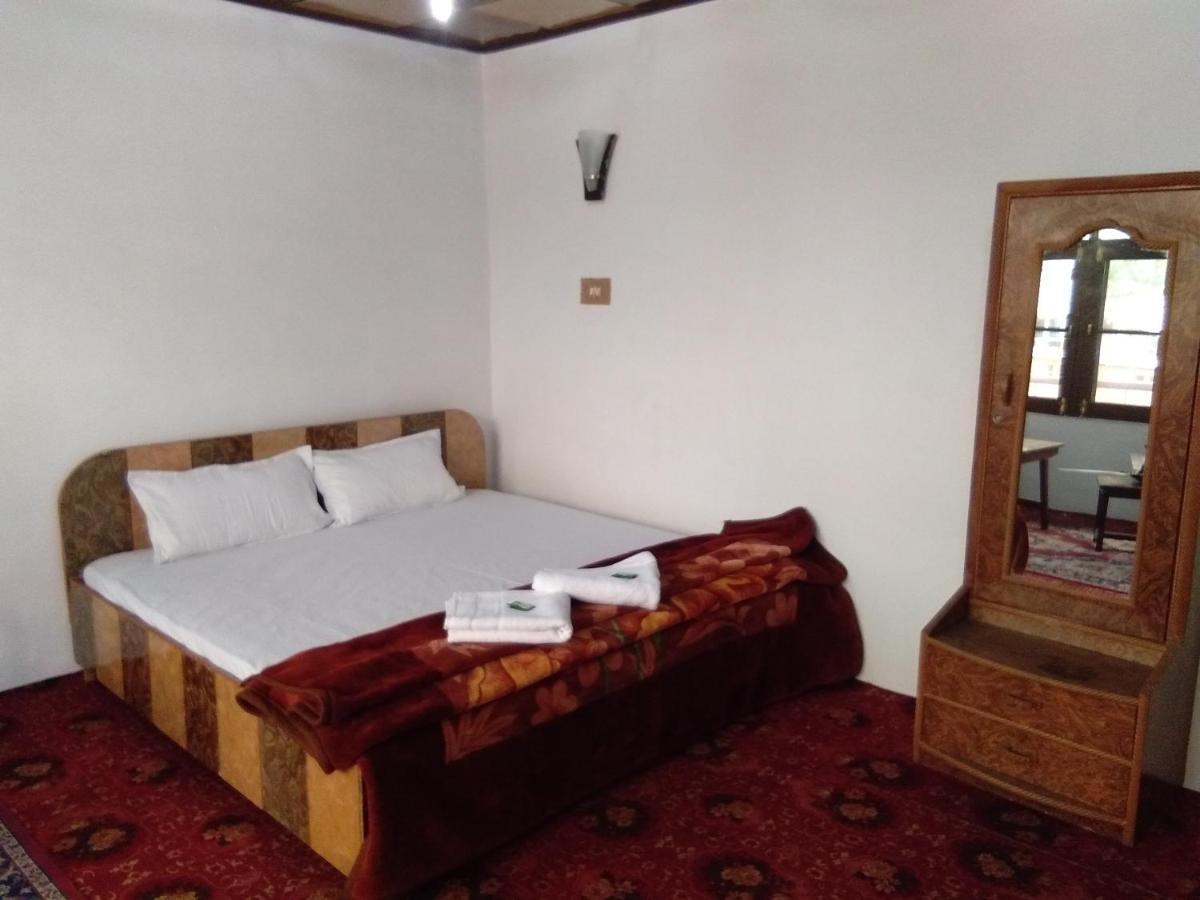 Howrah Guest House Срінагар Екстер'єр фото