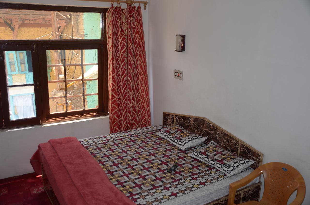 Howrah Guest House Срінагар Екстер'єр фото